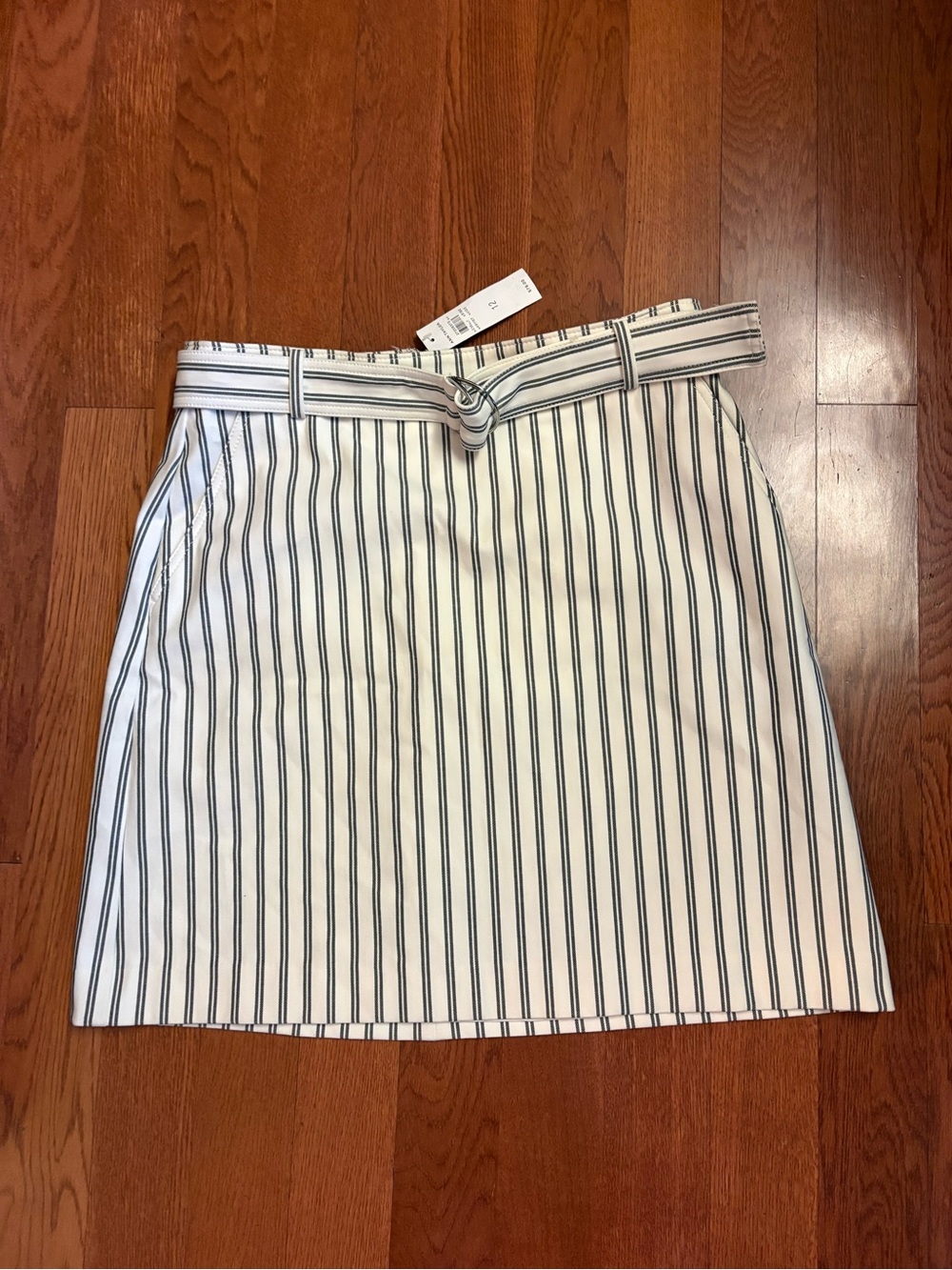 Ann Taylor White and Navy Vertical-Stripe Belted A-Line Skirt. Size 12. NWT